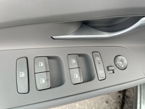 Certified 2025 Hyundai Elantra SE FWD image 40