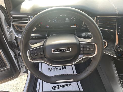 Used 2022 Jeep Wagoneer Series II w/ Rear Seat Video Group 1 image 15