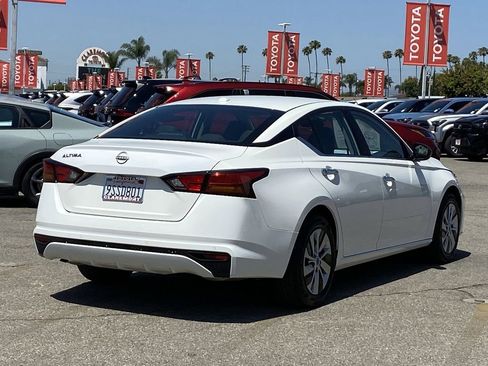 Used 2025 Nissan Altima 2.5 S FWD image 42