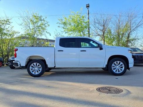Used 2022 Chevrolet Silverado 1500 Custom image 2