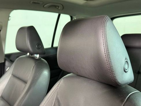 Used 2017 Volkswagen Tiguan Sport image 13