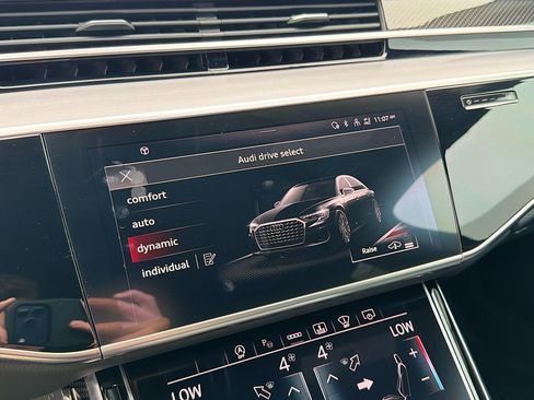 Used 2025 Audi S8 image 34