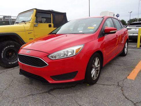 Used 2016 Ford Focus SE FWD image 3