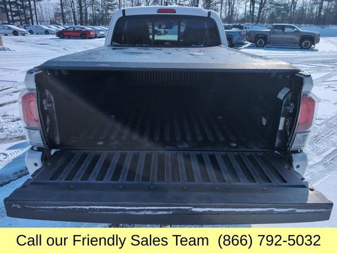 Used 2021 Toyota Tacoma TRD Off-Road w/ Technology Package image 24