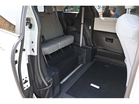 New 2025 Toyota Sienna XLE image 17