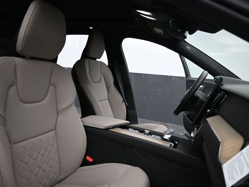 New 2026 Volvo XC60 B5 Plus w/ Protection Package Premier image 29