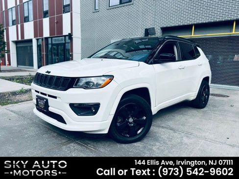 Used 2018 Jeep Compass Latitude w/ Cold Weather Group AWD/4WD image 1