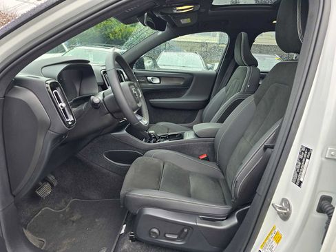 Used 2023 Volvo XC40 Recharge Ultimate image 20