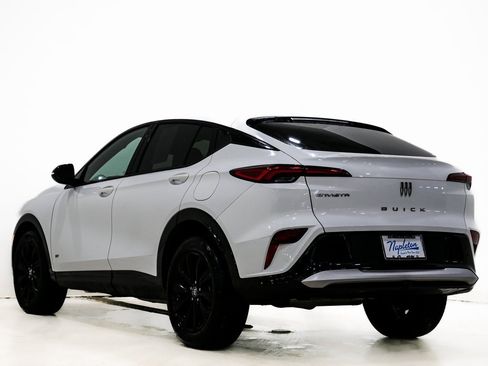 Used 2025 Buick Envista Sport Touring image 8