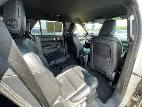 Used 2020 Ford Explorer XLT w/ Equipment Group 202A AWD/4WD image 27