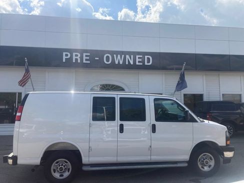 Used 2025 GMC Savana 2500 w/ Driver Convenience Package RWD image 4