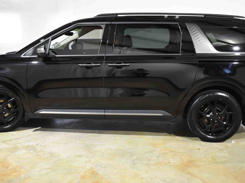 Used 2025 Kia Carnival SX Prestige image 6