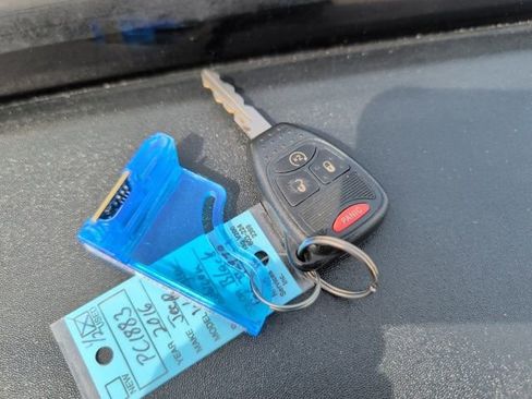 Used 2016 Jeep Wrangler Unlimited Rubicon w/ Connectivity Group image 33