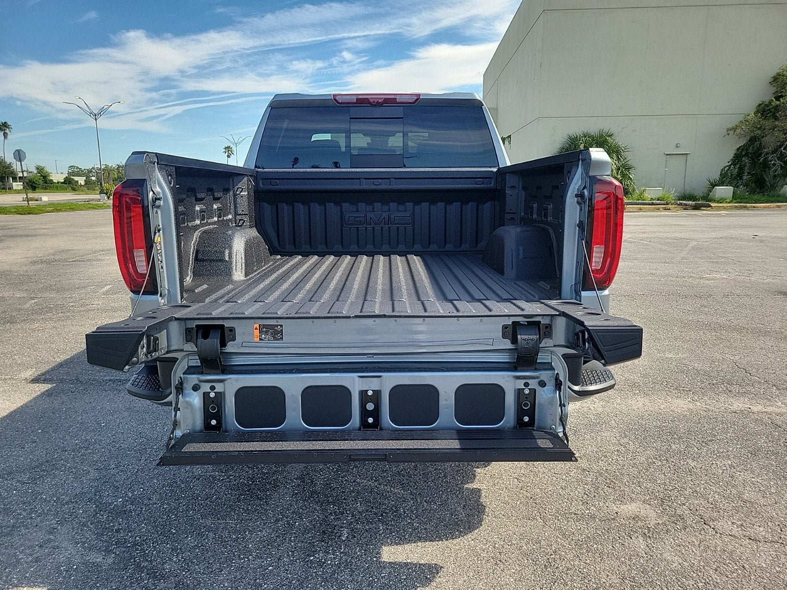New 2026 GMC Sierra 1500 AT4 w/ AT4 Premium Package AWD/4WD image 7