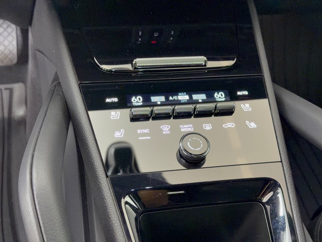 Certified 2024 Porsche Cayenne AWD/4WD image 25