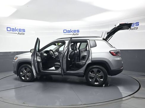 Used 2022 Jeep Compass Latitude AWD/4WD image 53