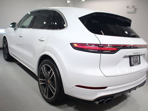Used 2022 Porsche Cayenne Turbo image 13