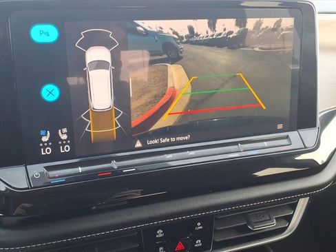 Used 2024 Volkswagen Atlas SE image 27