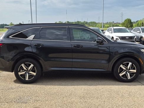 Used 2021 Kia Sorento S FWD image 2