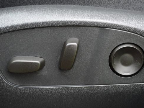 Used 2024 Chevrolet Traverse RS image 25