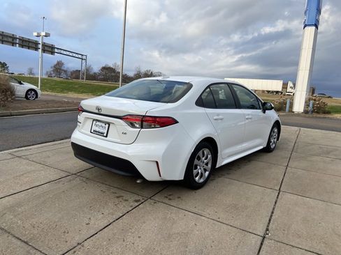 Used 2024 Toyota Corolla LE image 10