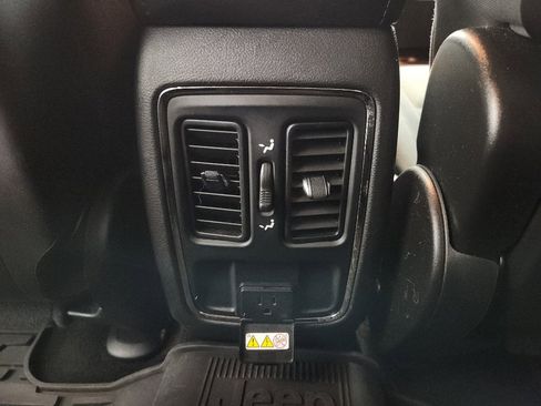 Used 2014 Jeep Grand Cherokee Laredo w/ Security & Convenience Group image 28