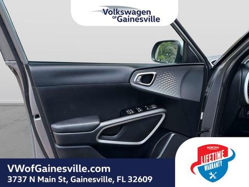 Used 2025 Kia Soul LX w/ LX Technology Package FWD image 15
