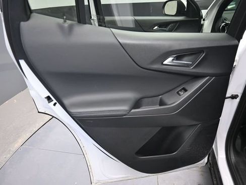 Used 2025 Chevrolet Equinox LT FWD image 30