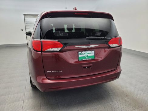 Used 2017 Chrysler Pacifica Touring FWD image 6