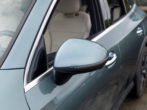 Used 2025 Mercedes-Benz GLC 350e 4MATIC image 17