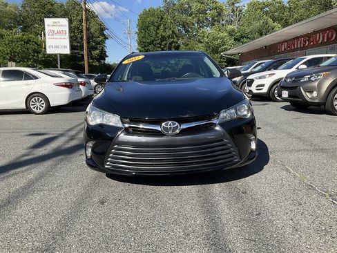 Used 2017 Toyota Camry SE FWD image 2