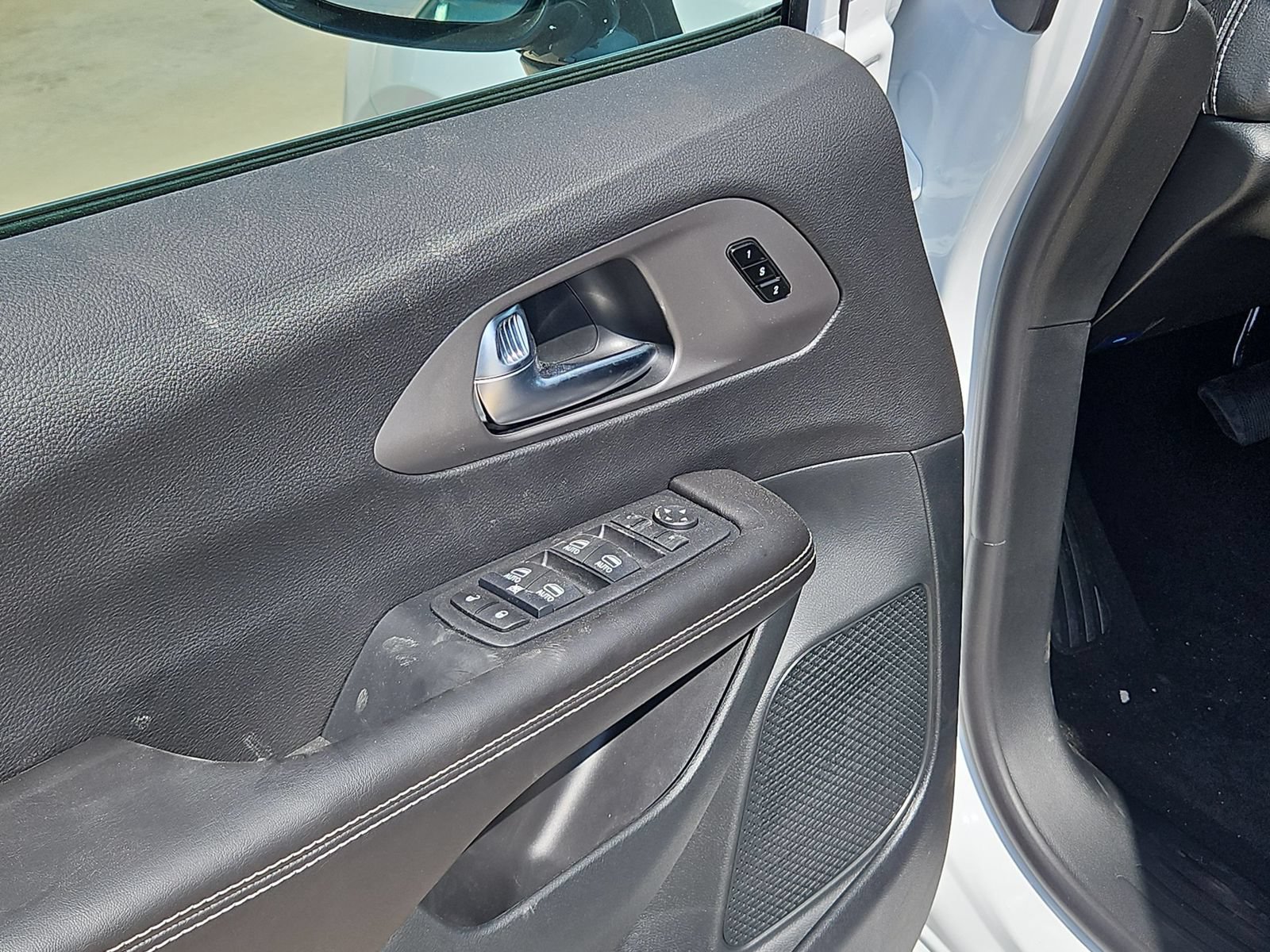 New 2027 Chrysler Pacifica Select FWD image 12