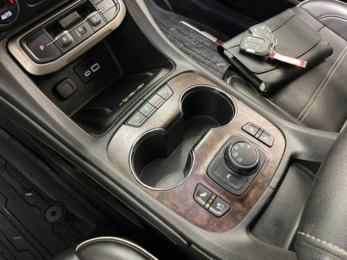 Used 2021 GMC Acadia Denali w/ Denali Ultimate Package image 28