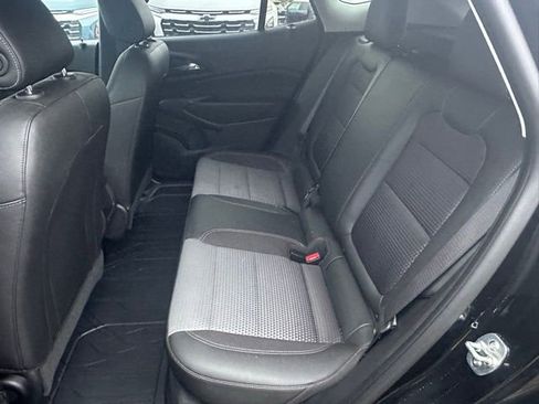Certified 2025 Chevrolet Trax LT w/ LT Convenience Package FWD image 20