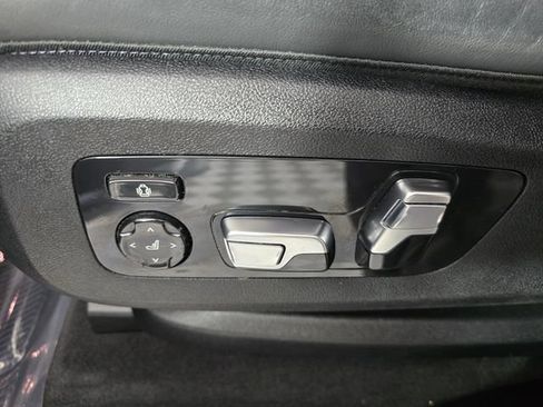 Used 2025 BMW X7 M60i AWD/4WD image 29
