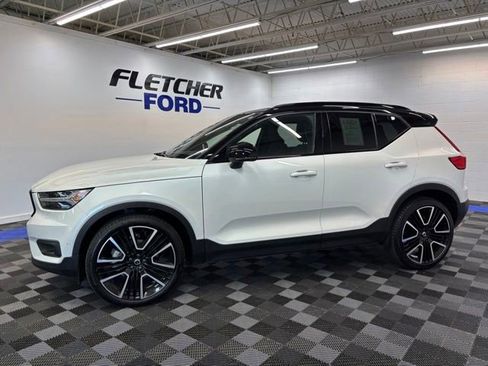 Used 2022 Volvo XC40 T5 R-Design AWD/4WD image 3