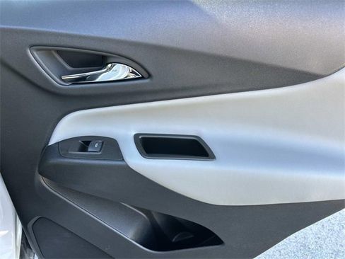 Used 2023 Chevrolet Equinox LT image 24