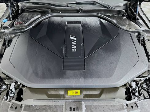 Used 2024 BMW i5 eDrive40i w/ Convenience Package RWD image 31