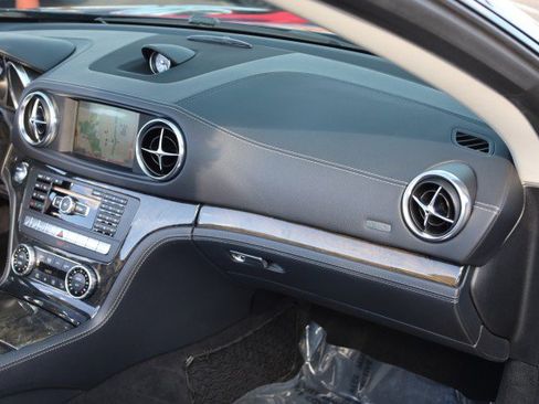 Used 2014 Mercedes-Benz SL 550 image 41