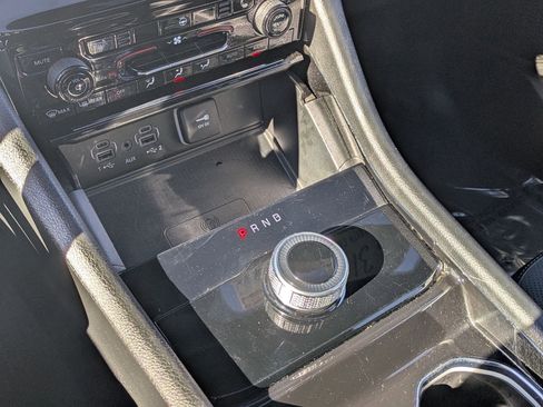 Used 2023 Jeep Grand Cherokee Altitude image 14