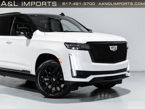 Used 2022 Cadillac Escalade Sport Platinum w/ Heavy-Duty Trailer Package AWD/4WD image 30