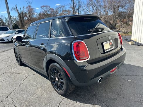 Used 2020 MINI Cooper 4-Door Hardtop image 8