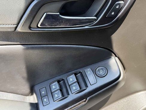 Used 2018 Chevrolet Suburban LS RWD image 9