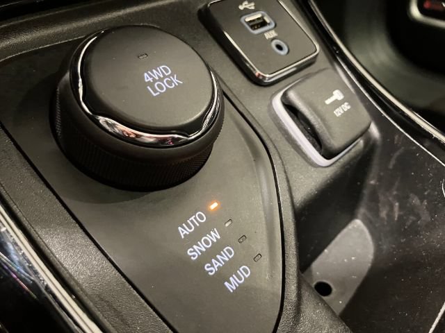 Used 2018 Jeep Compass Limited w/ Navigation Group AWD/4WD image 44