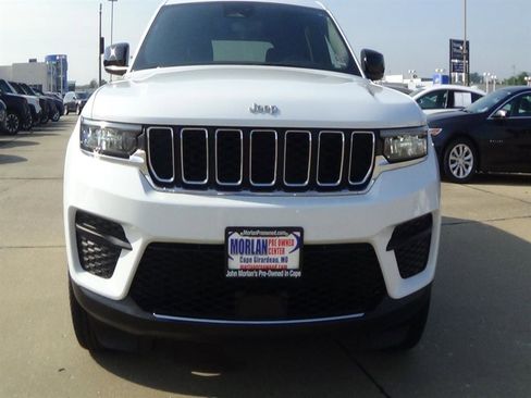 Used 2023 Jeep Grand Cherokee L Laredo image 3