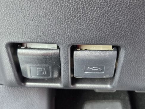 Used 2025 Toyota RAV4 LE FWD image 31