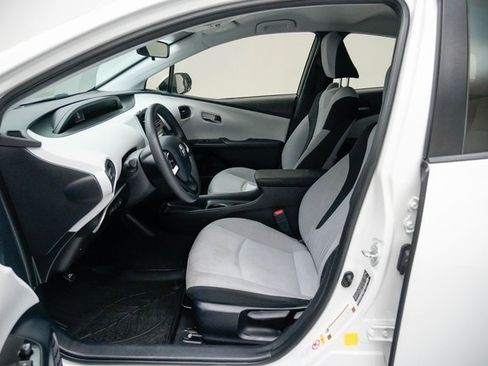 Used 2016 Toyota Prius Two image 12