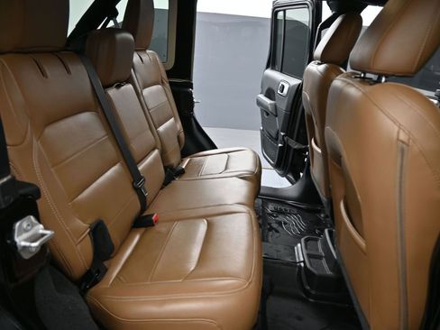 Used 2022 Jeep Wrangler Unlimited Sahara w/ Cold Weather Group AWD/4WD image 12