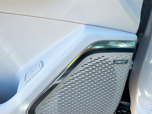 Used 2024 GMC Acadia Denali image 10