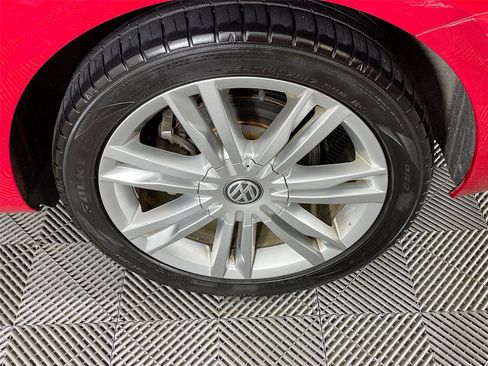 Used 2016 Volkswagen Golf Limited Edition image 33